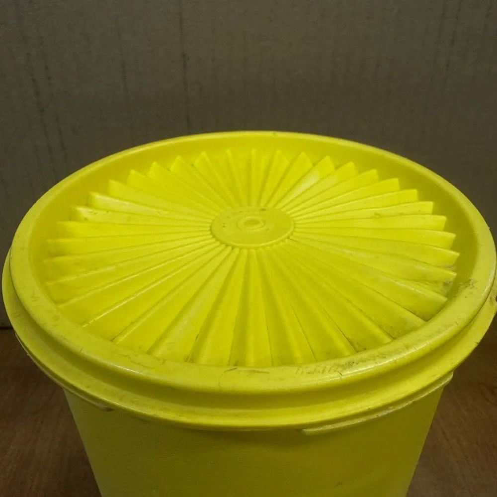 Vintage Tupperware Yellow Canister Container w Lid Retro Kitchen‎ Storage USA